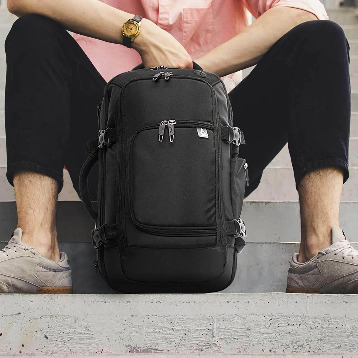 Aerolite (40x20x25cm) Ryanair Maximum Cabin Size Backpack/Rucksack with YKK Zippers, Built-in USB Charging Port, Black