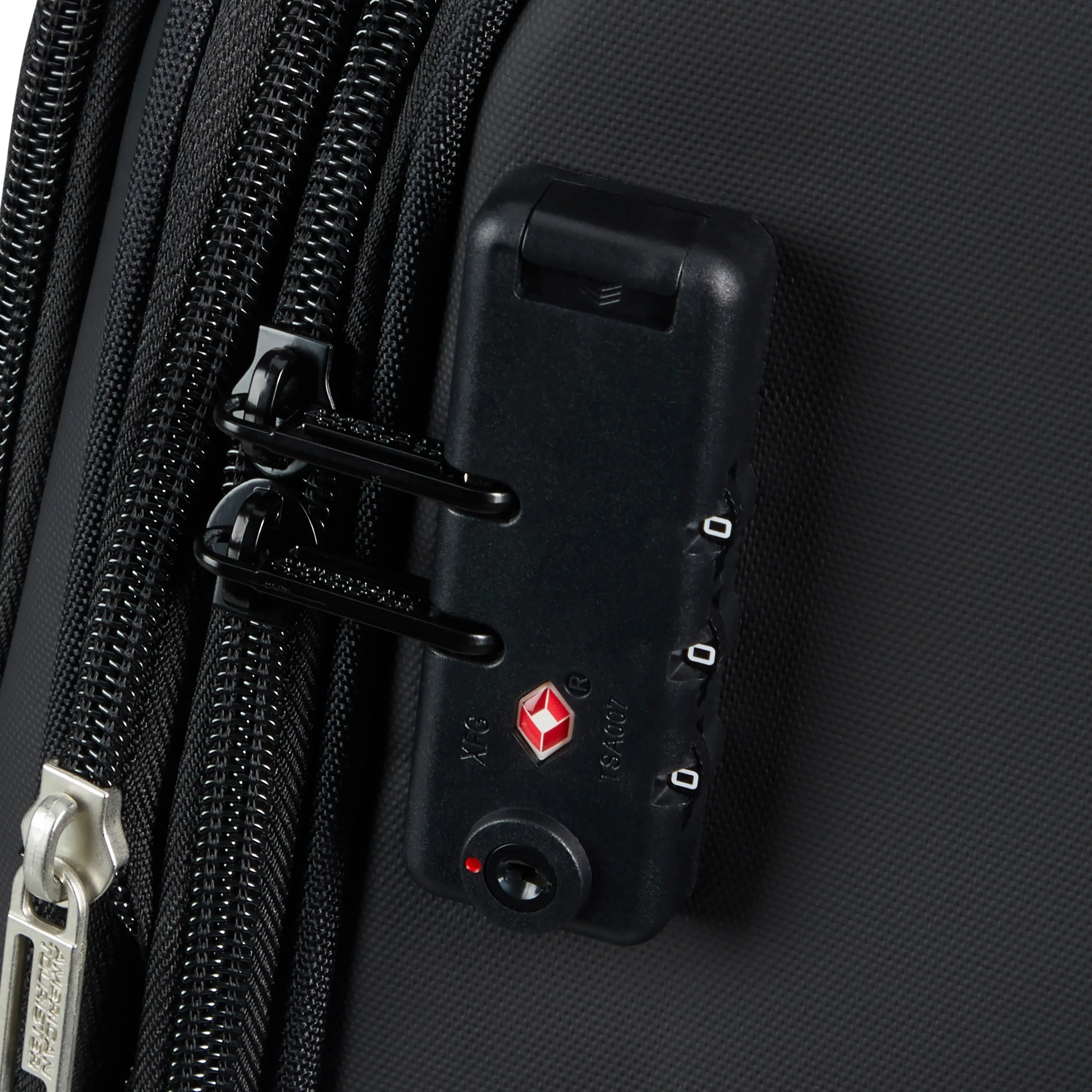 American Tourister Daring Dash Spinner Expandable Carry-On Luggage