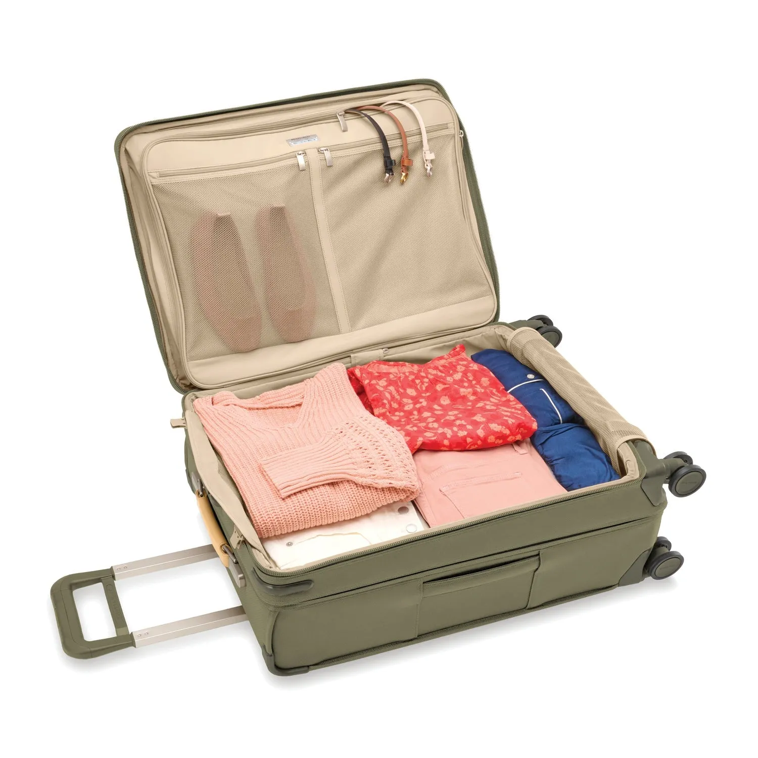 Briggs & Riley Baseline Global Medium Expandable Spinner