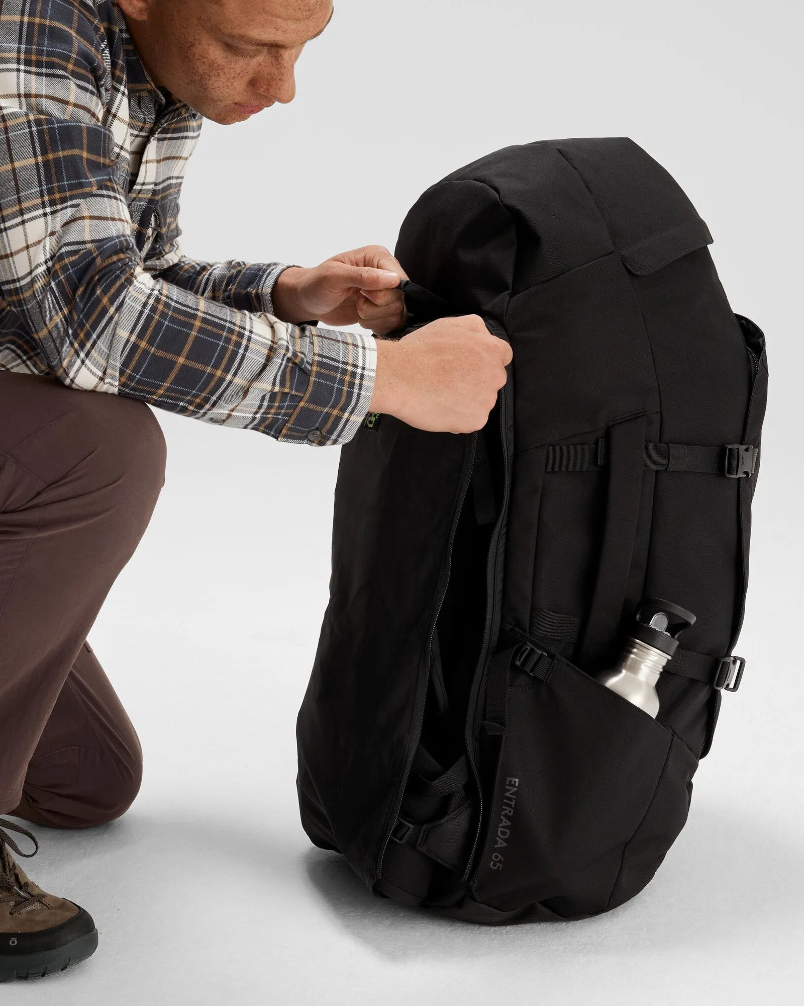Entrada Pack v3 - 65L - Black Stingray