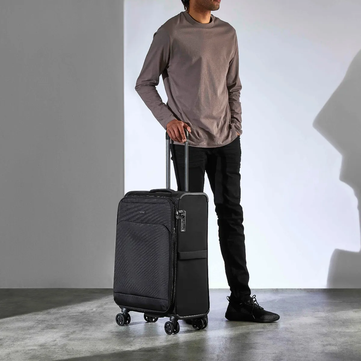 Georgia Expandable Soft Medium Suitcase 70cm - Black