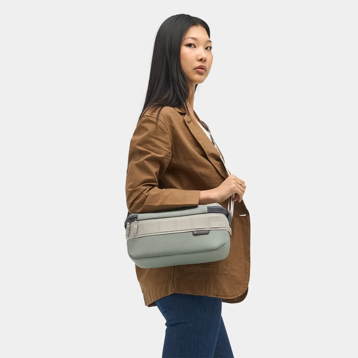 Luma Camera Sling 9L