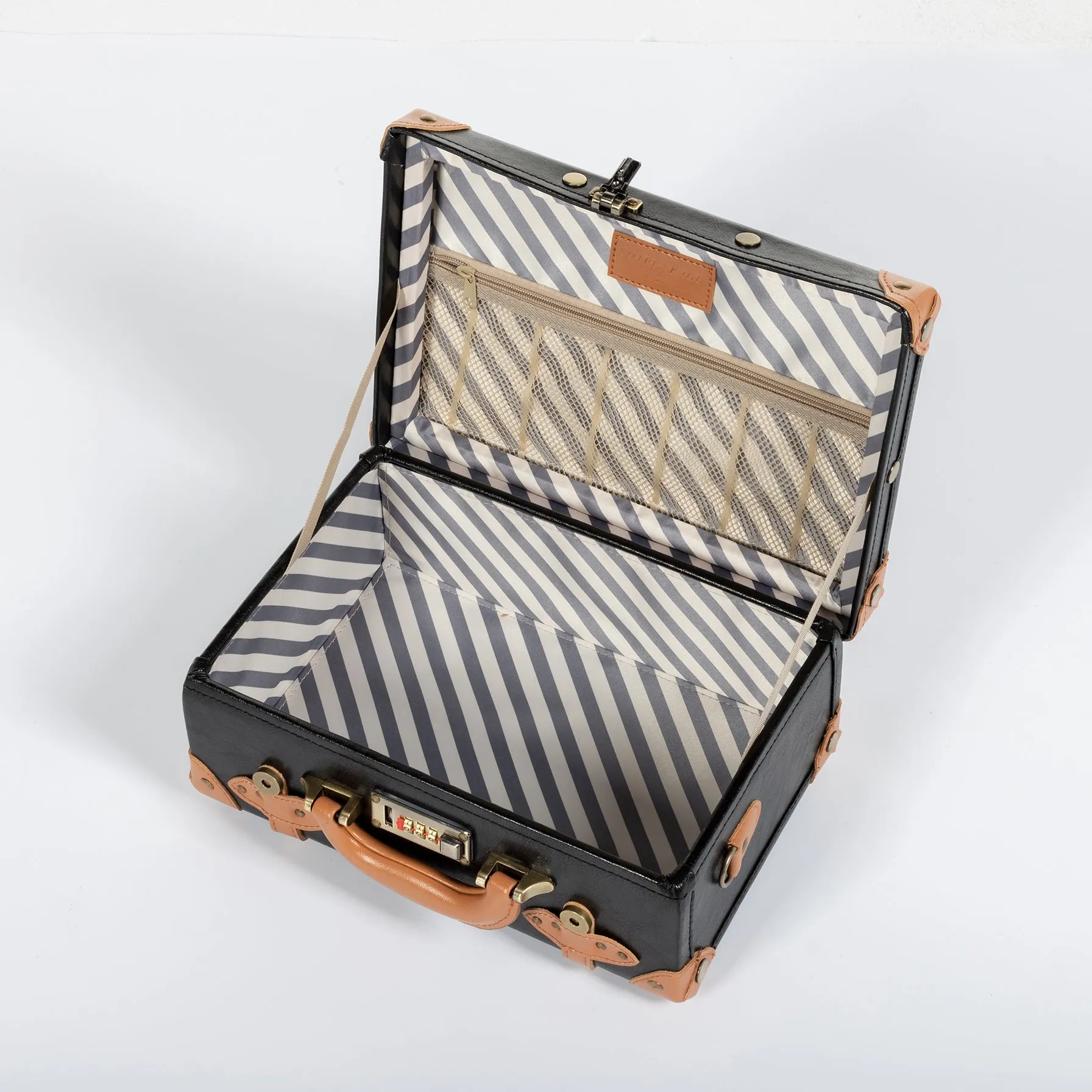 Minimalism Large Check-in Set - Train Case