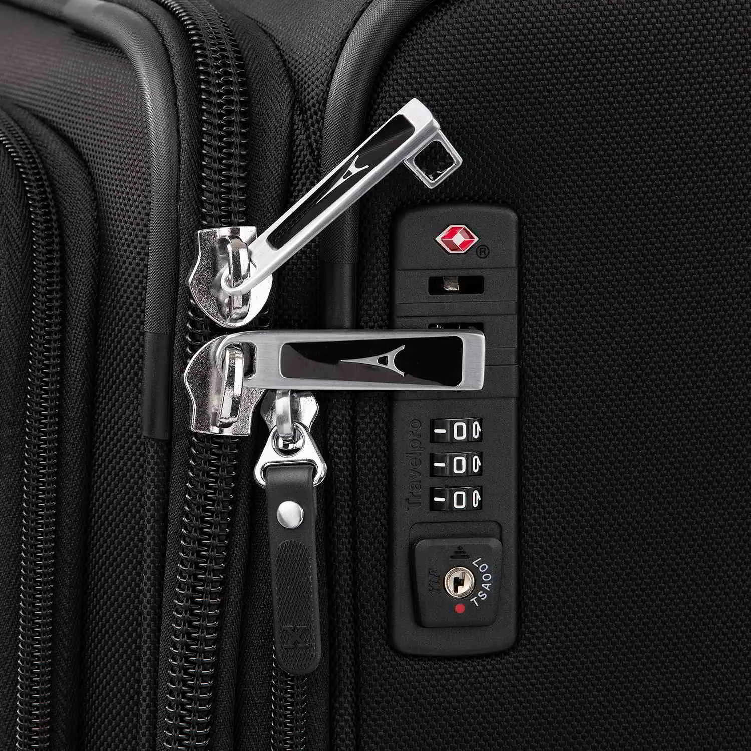 Platinum® Elite 25” Check-In Spinner