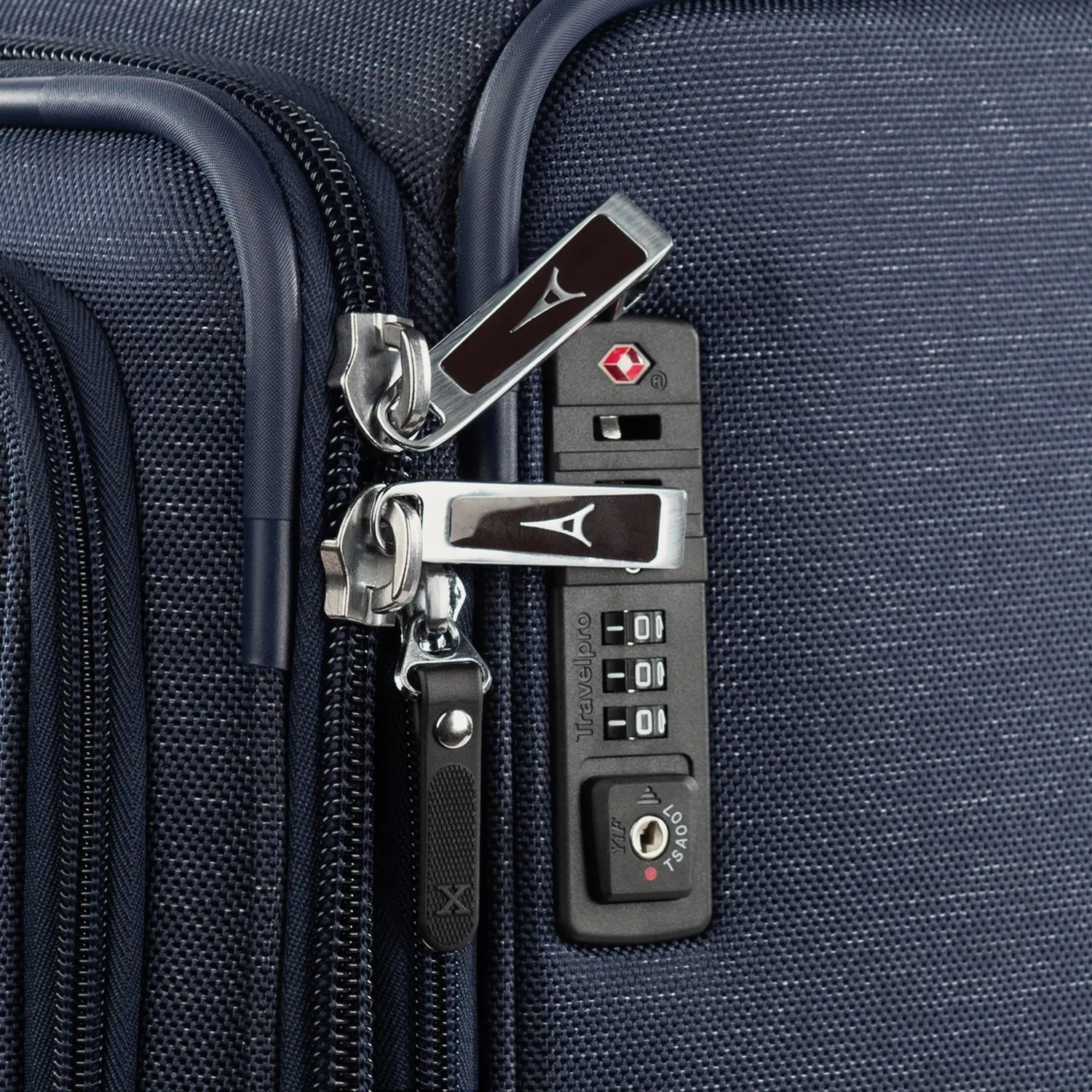 Platinum® Elite Large Check-In Spinner
