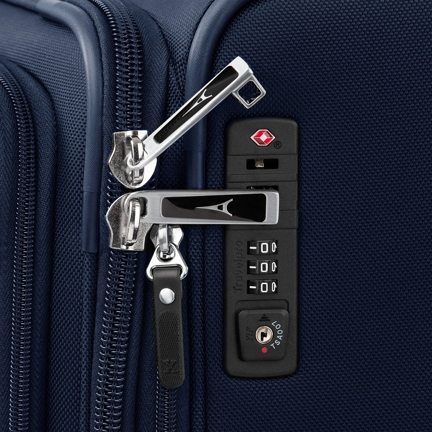 Platinum® Elite Large Check-In Spinner