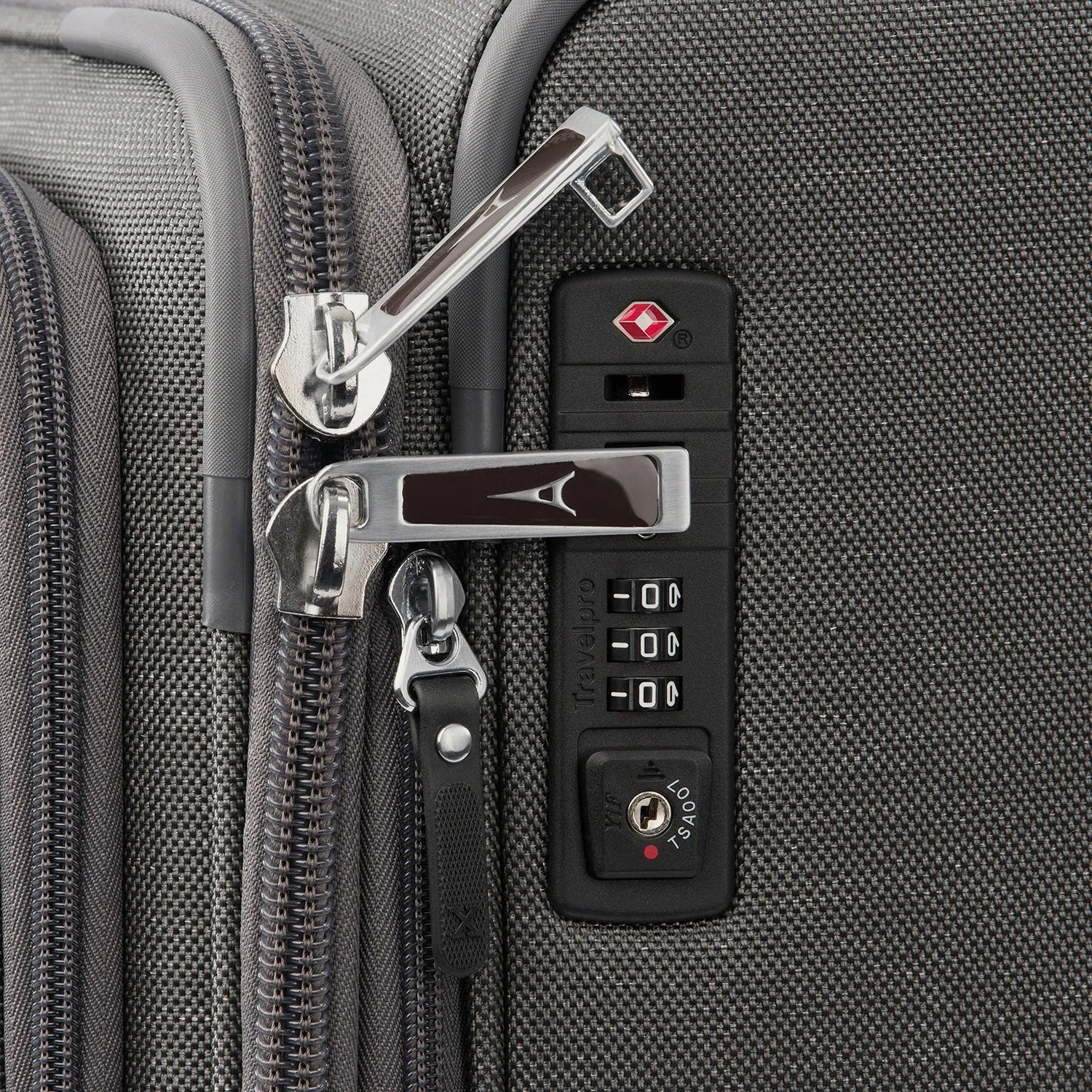 Platinum® Elite Large Check-In Spinner