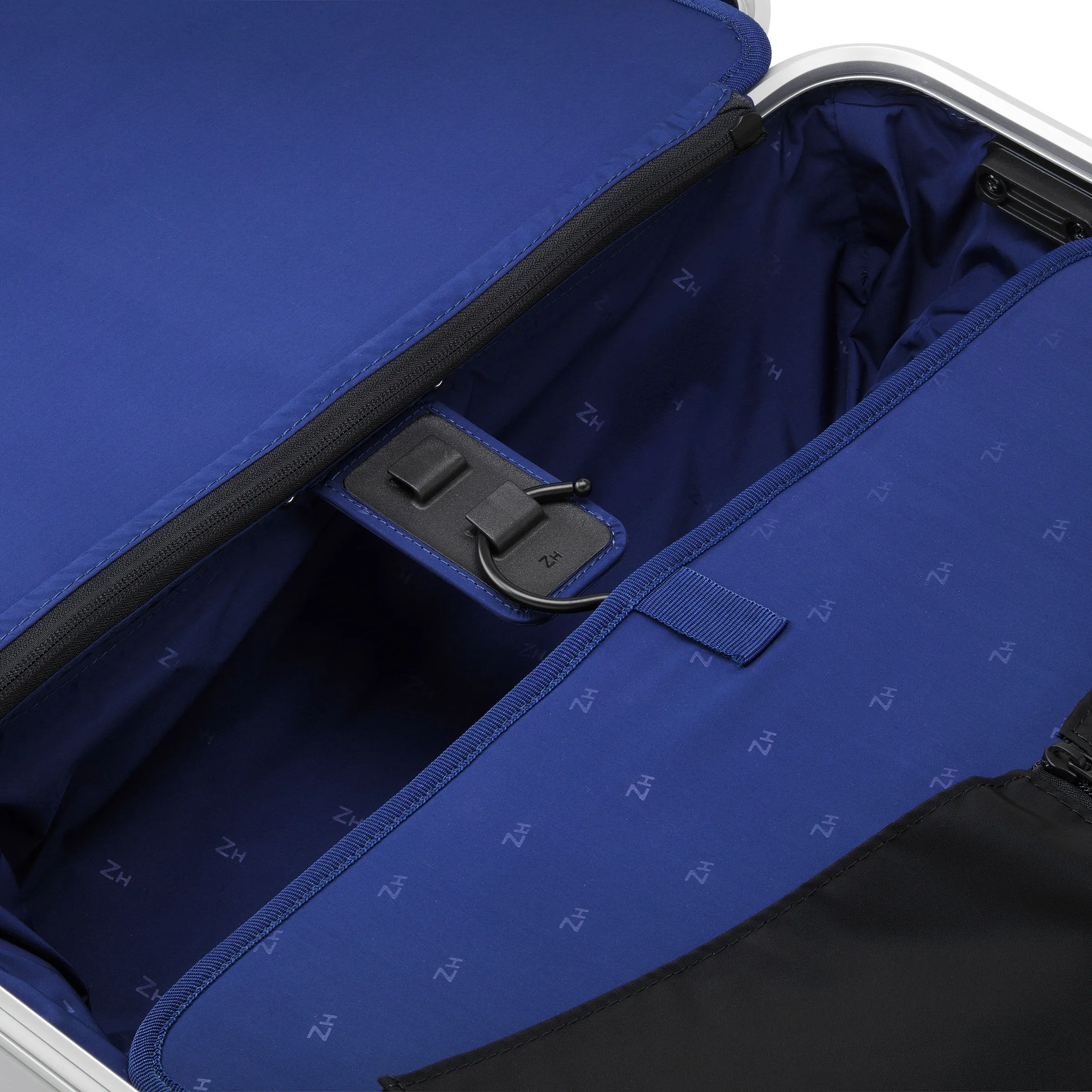 Pursuit Aluminum | International Carry-On Case