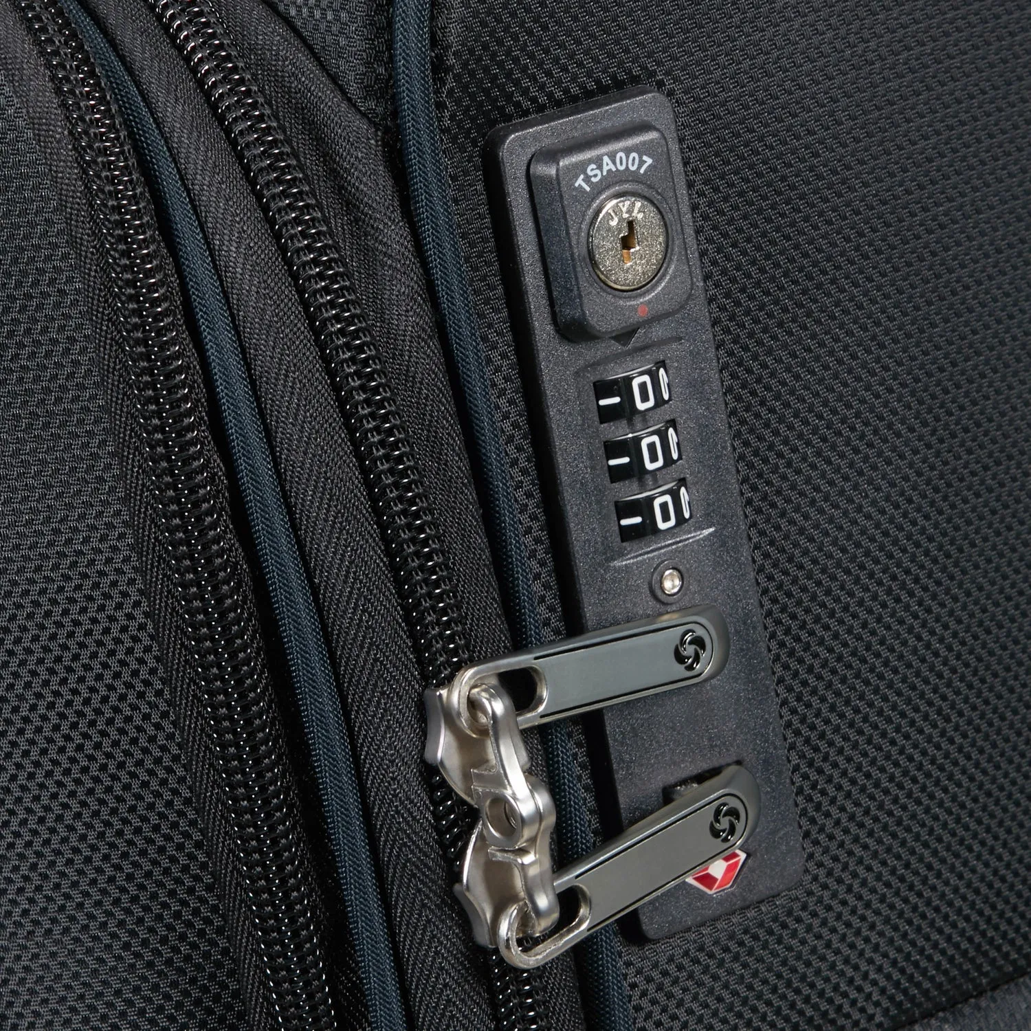 Samsonite D'Lite Spinner Expandable Carry-On