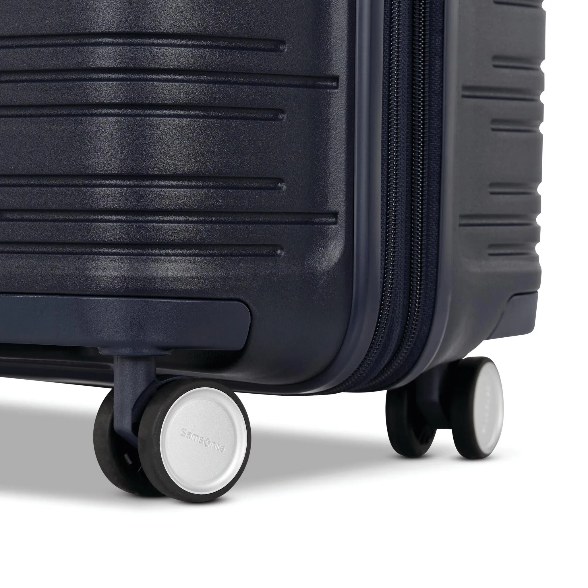 Samsonite Elevation Plus Hardside Global Carry-On Spinner (22 x 14 x 9 in)