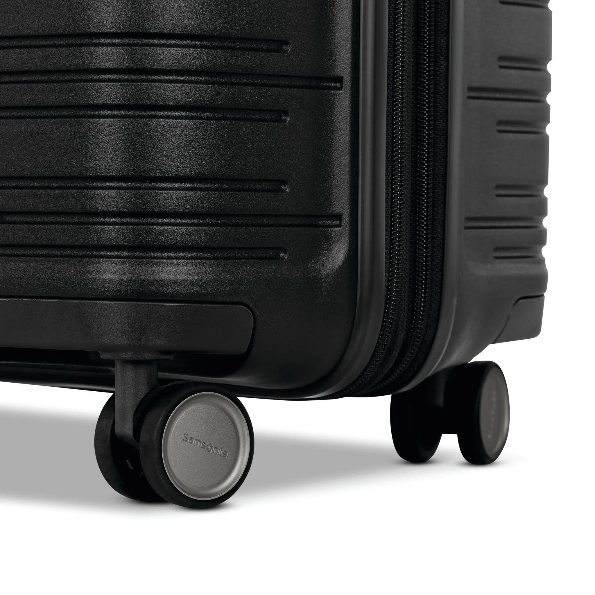 Samsonite Elevation Plus Hardside Global Carry-On Spinner (22 x 14 x 9 in)