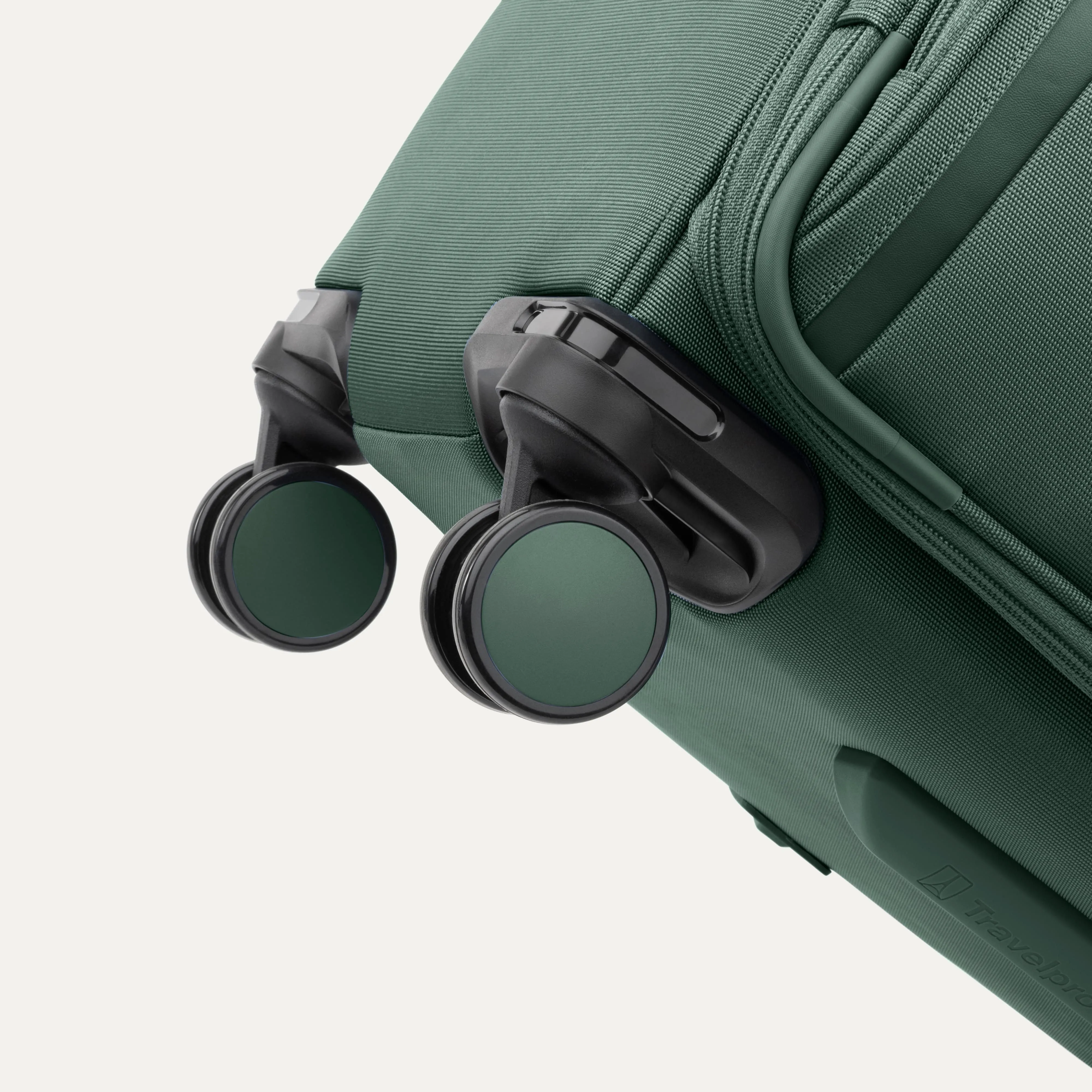 Travelpro VersaPack  Large Check-In Expandable Spinner Luggage