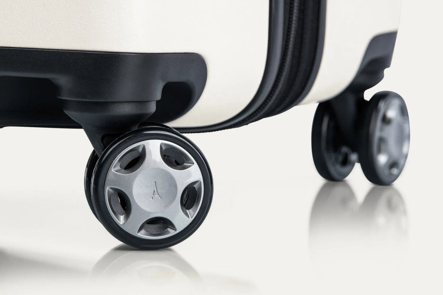 Travelpro® x Travel   Leisure® Medium Check-In Spinner