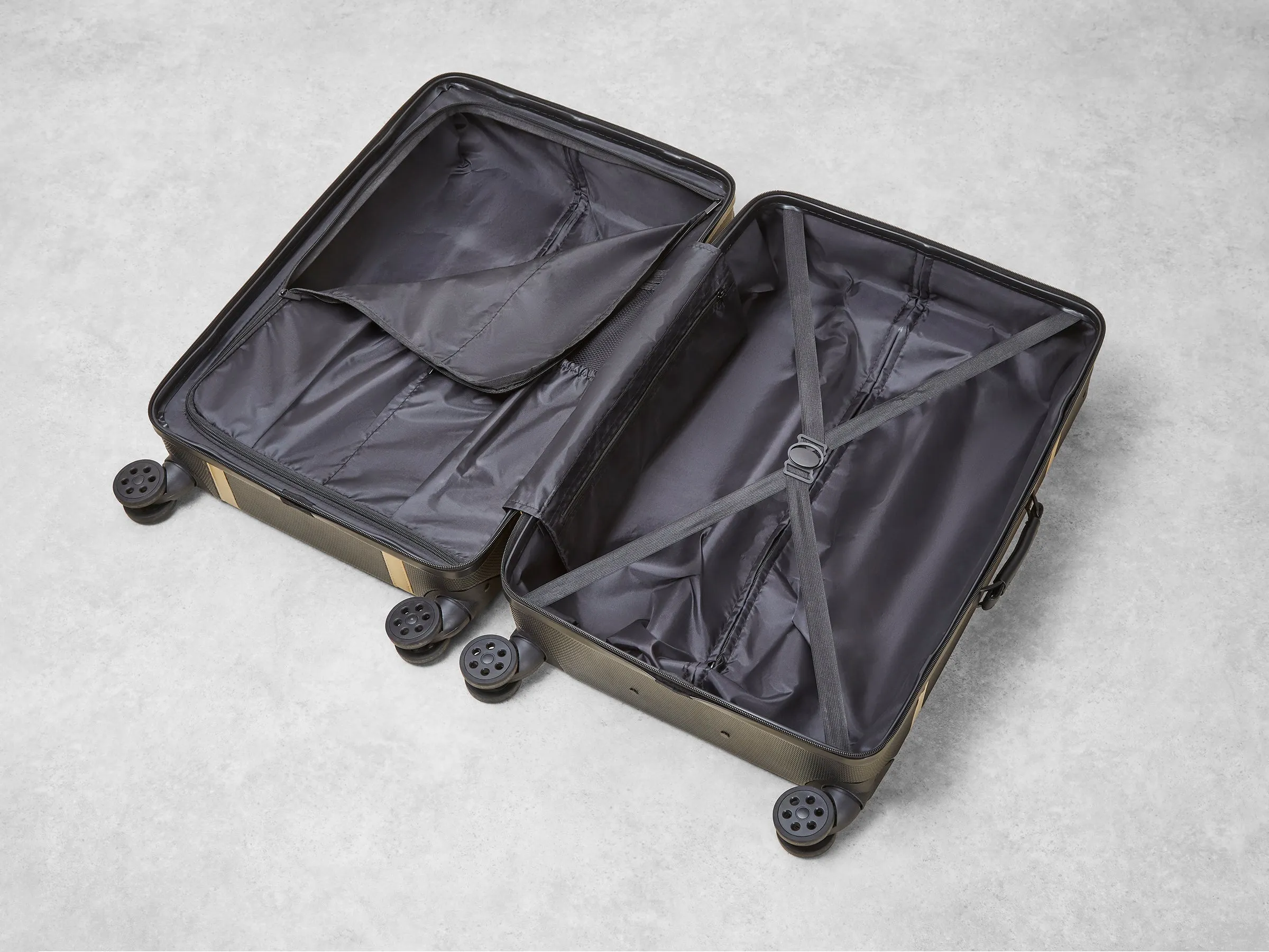Vintage Hardshell Large Suitcase 78cm - Black / Gold