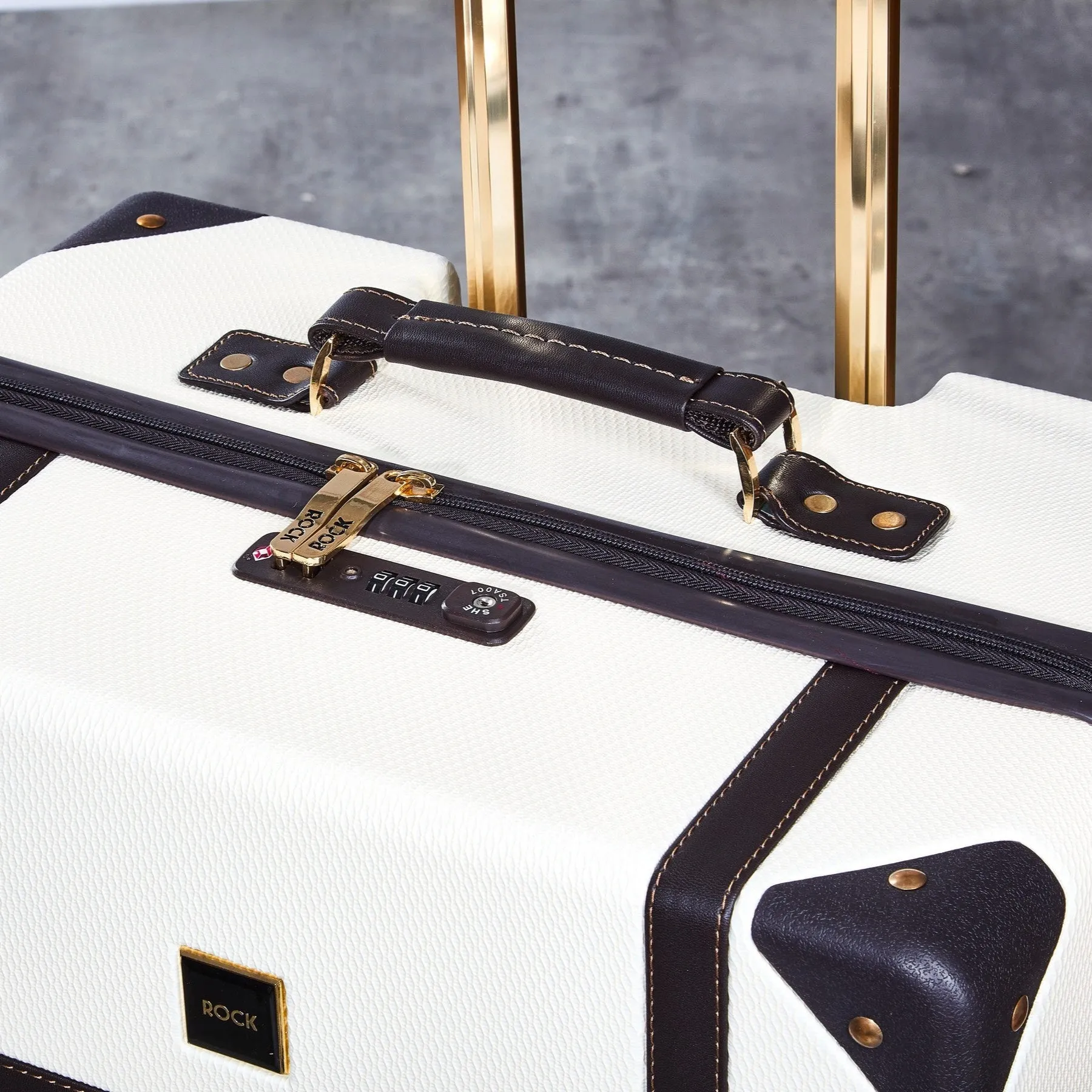 Vintage Hardshell Medium Suitcase 67cm - Cream